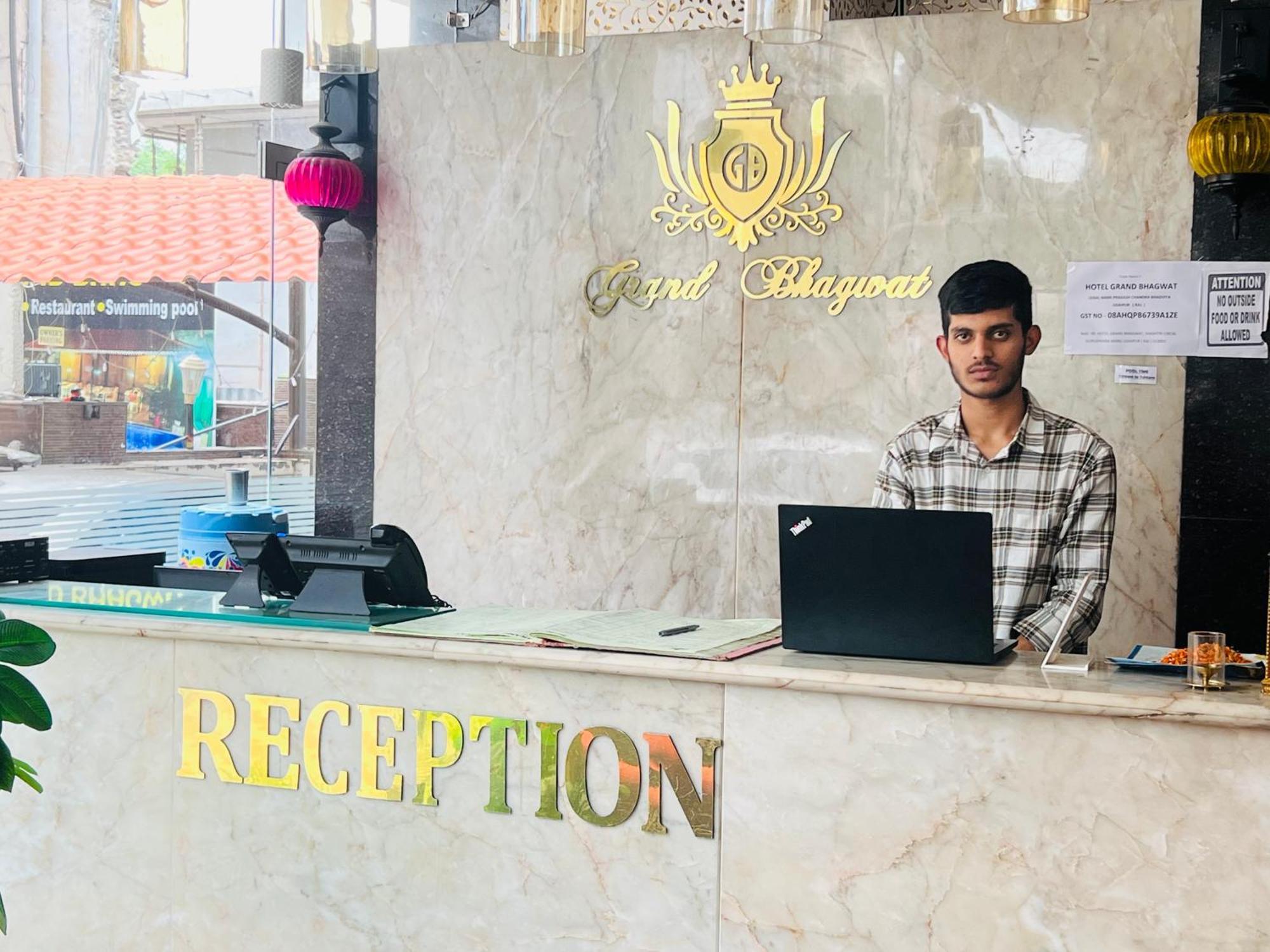 Hotel Grand Bhagwat, Удайпур Екстер'єр фото