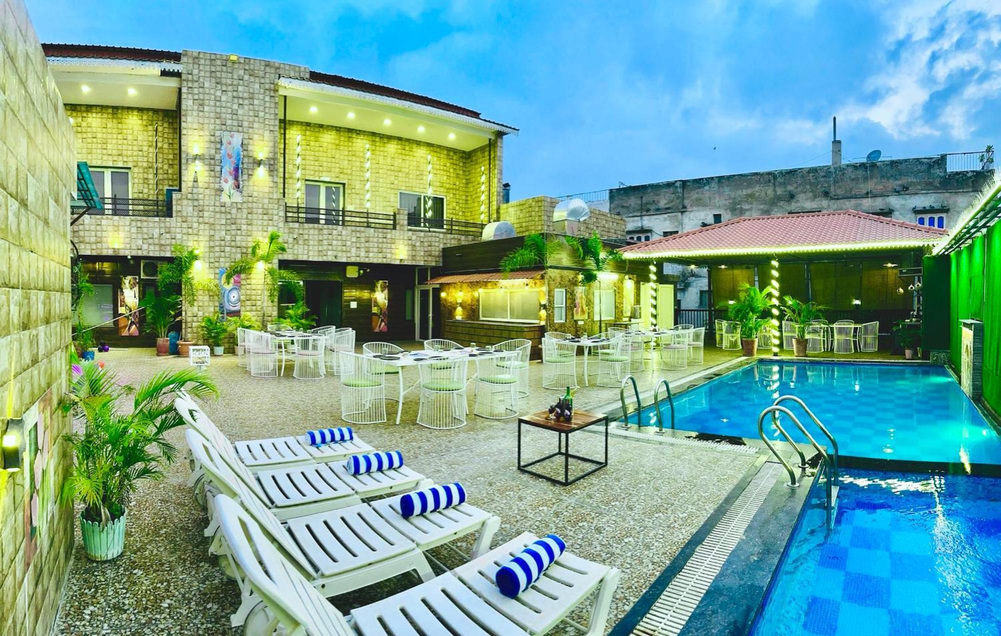 Hotel Grand Bhagwat, Удайпур Екстер'єр фото