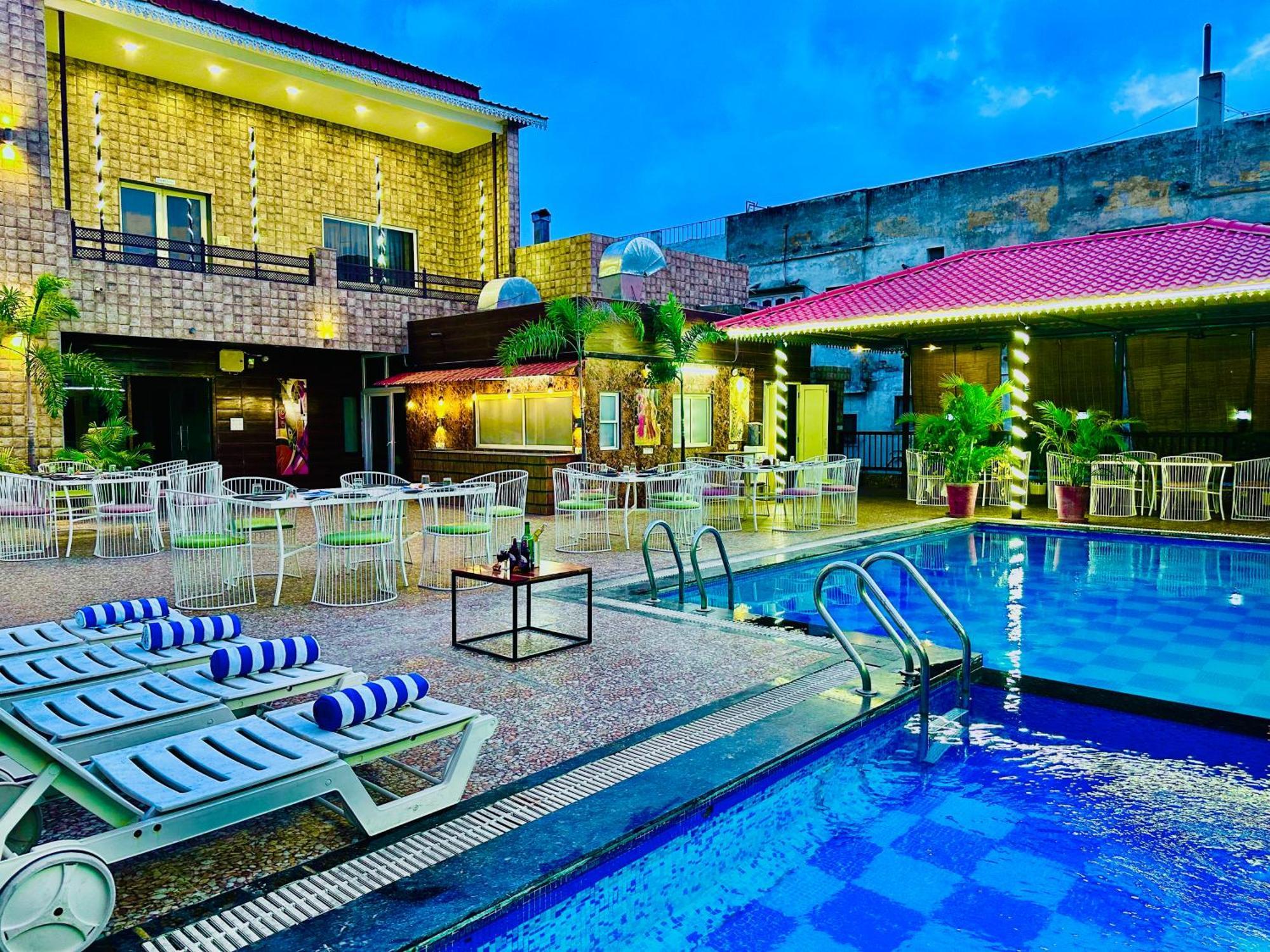 Hotel Grand Bhagwat, Удайпур Екстер'єр фото