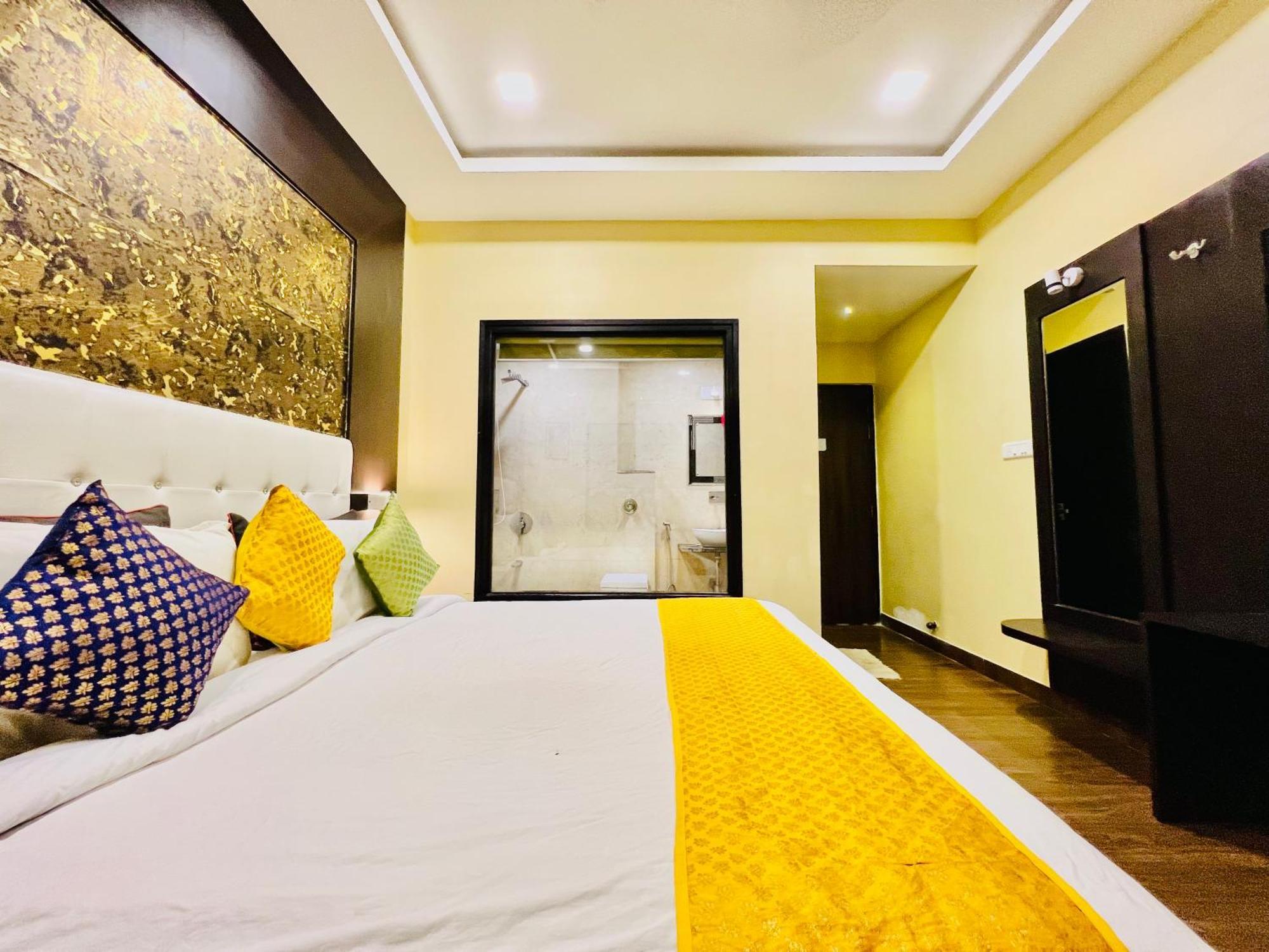 Hotel Grand Bhagwat, Удайпур Екстер'єр фото