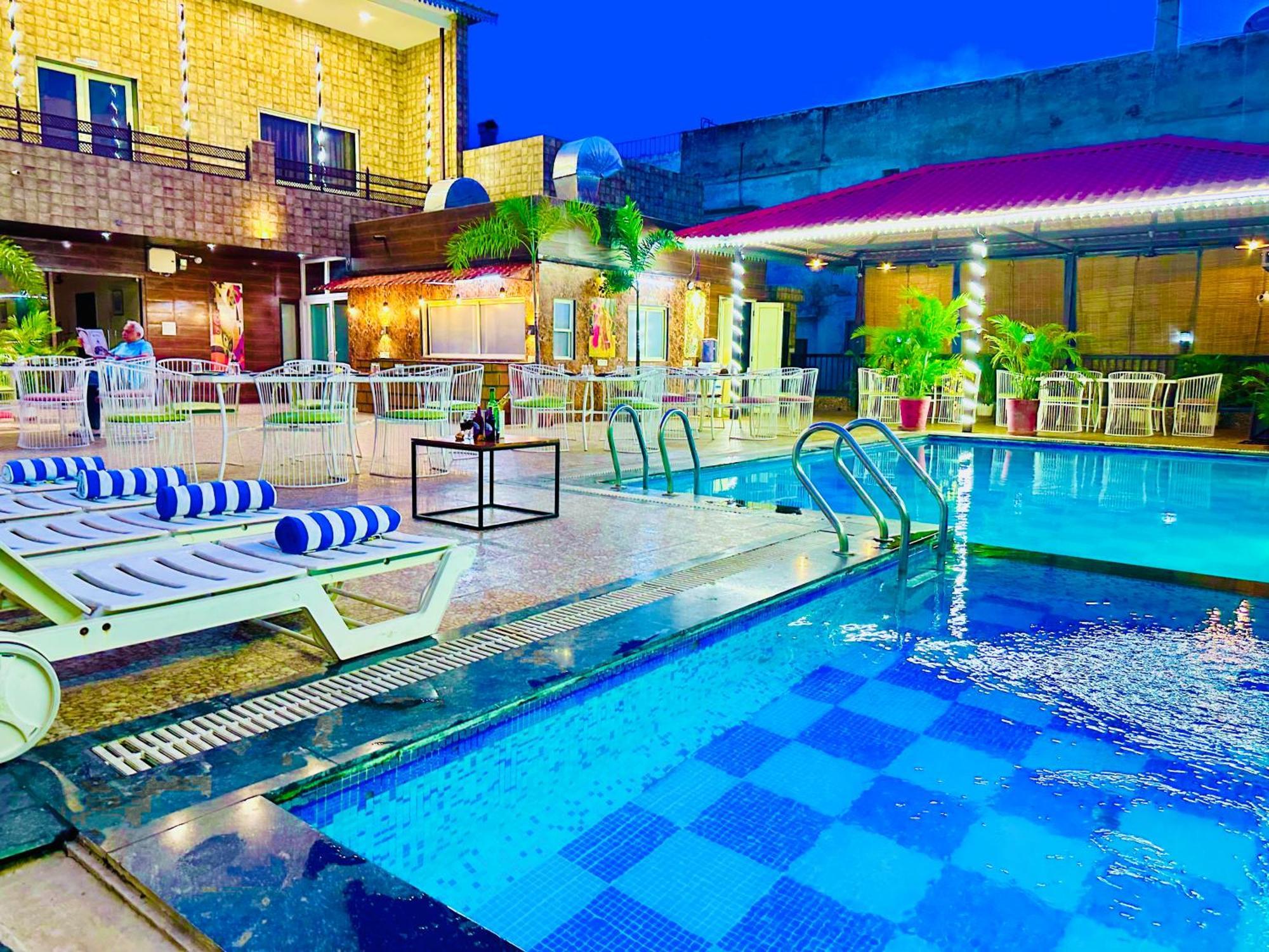 Hotel Grand Bhagwat, Удайпур Екстер'єр фото